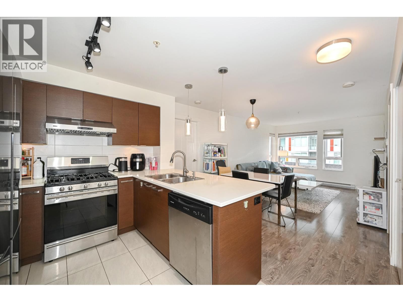 335 12339 STEVESTON HIGHWAY