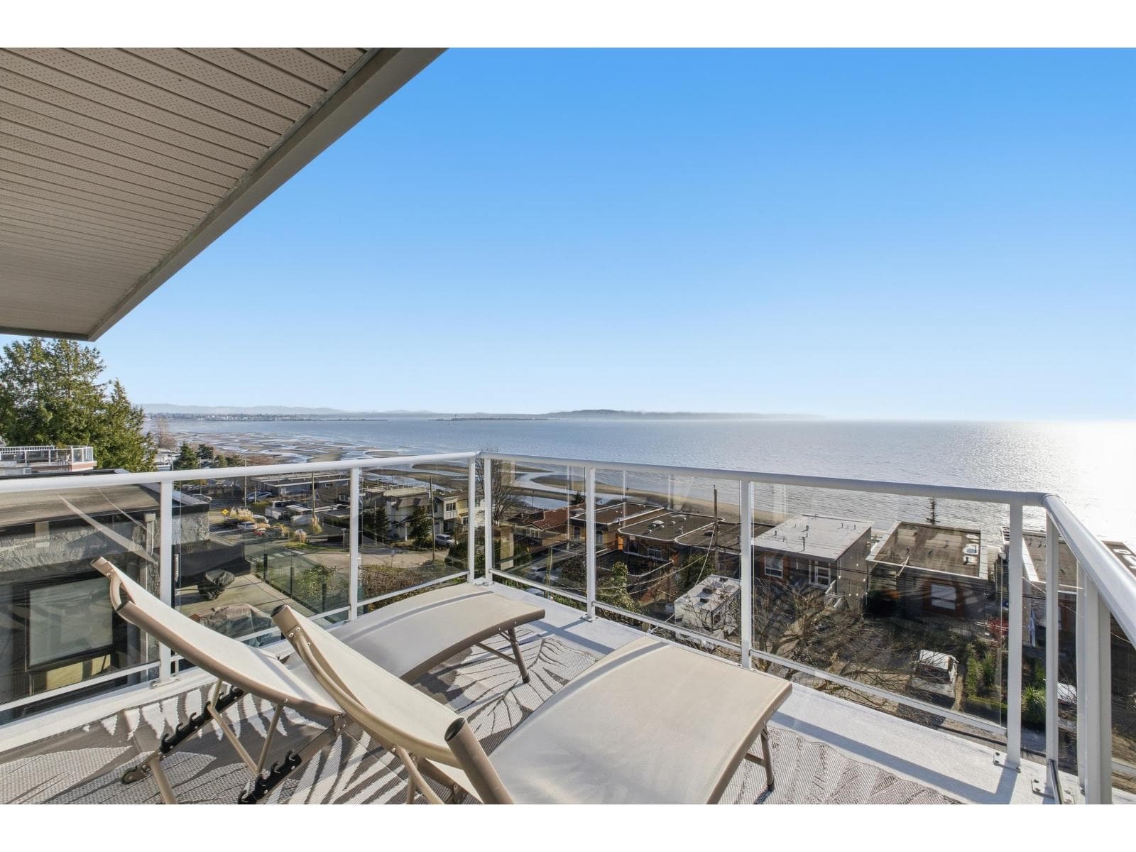 15373 VICTORIA AVENUE