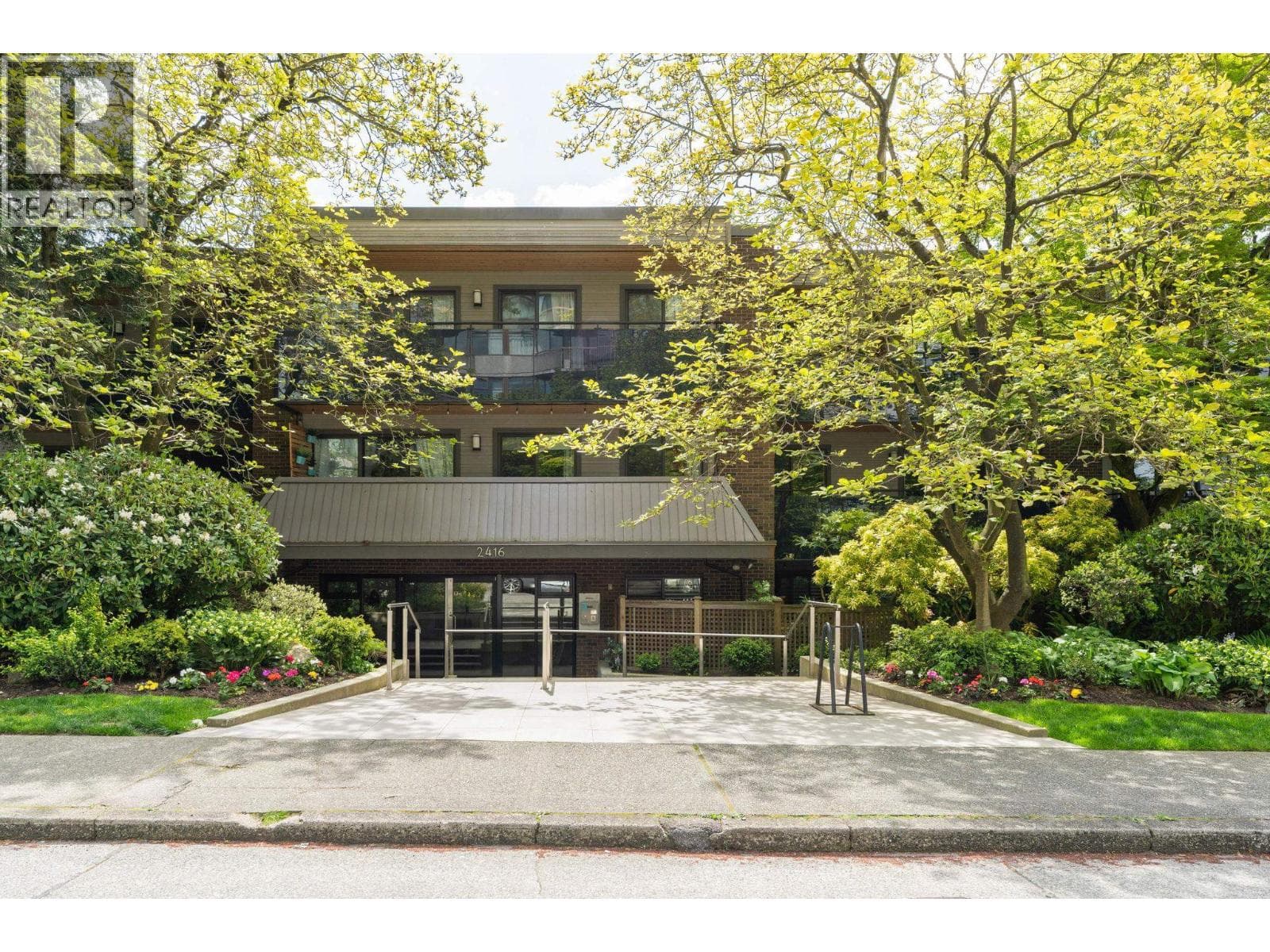 310 2416 W 3RD AVENUE