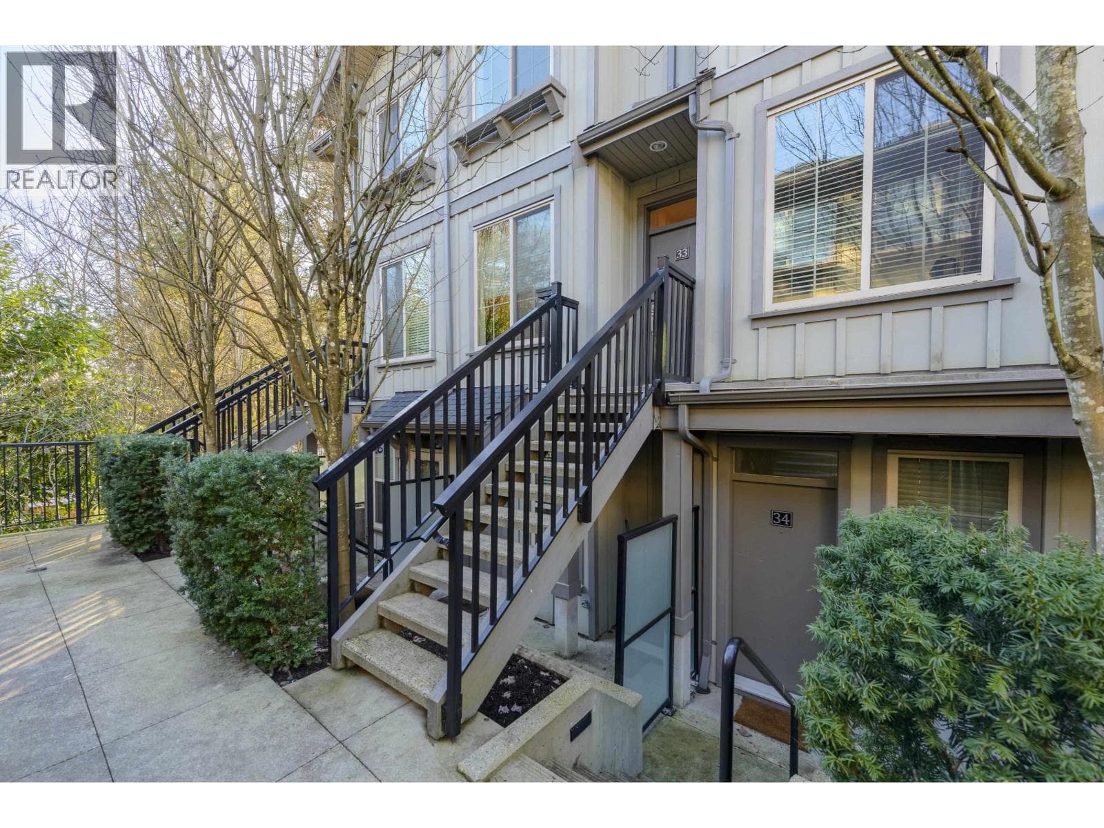 33 433 SEYMOUR RIVER PLACE