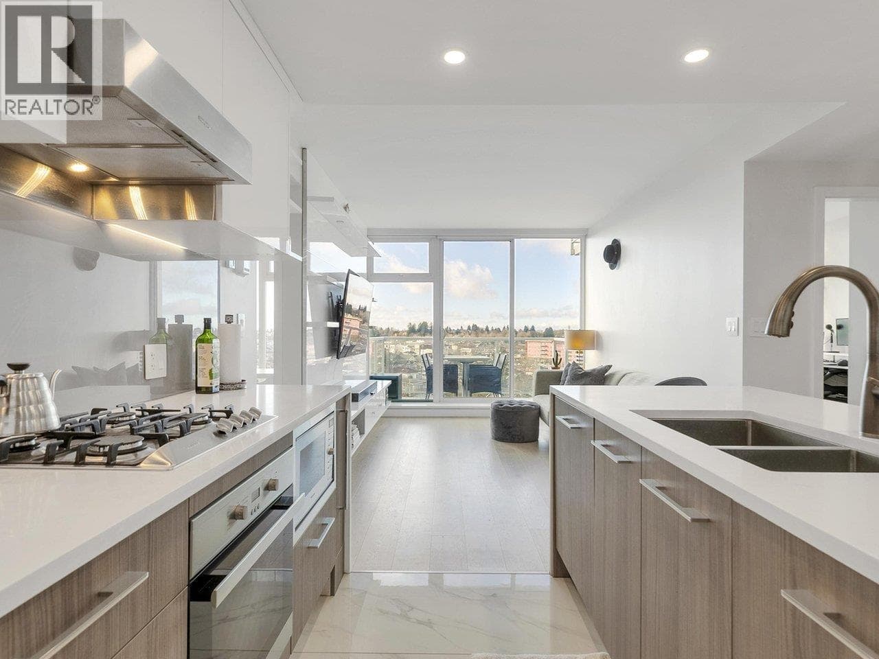 1106 2221 E 30TH AVENUE