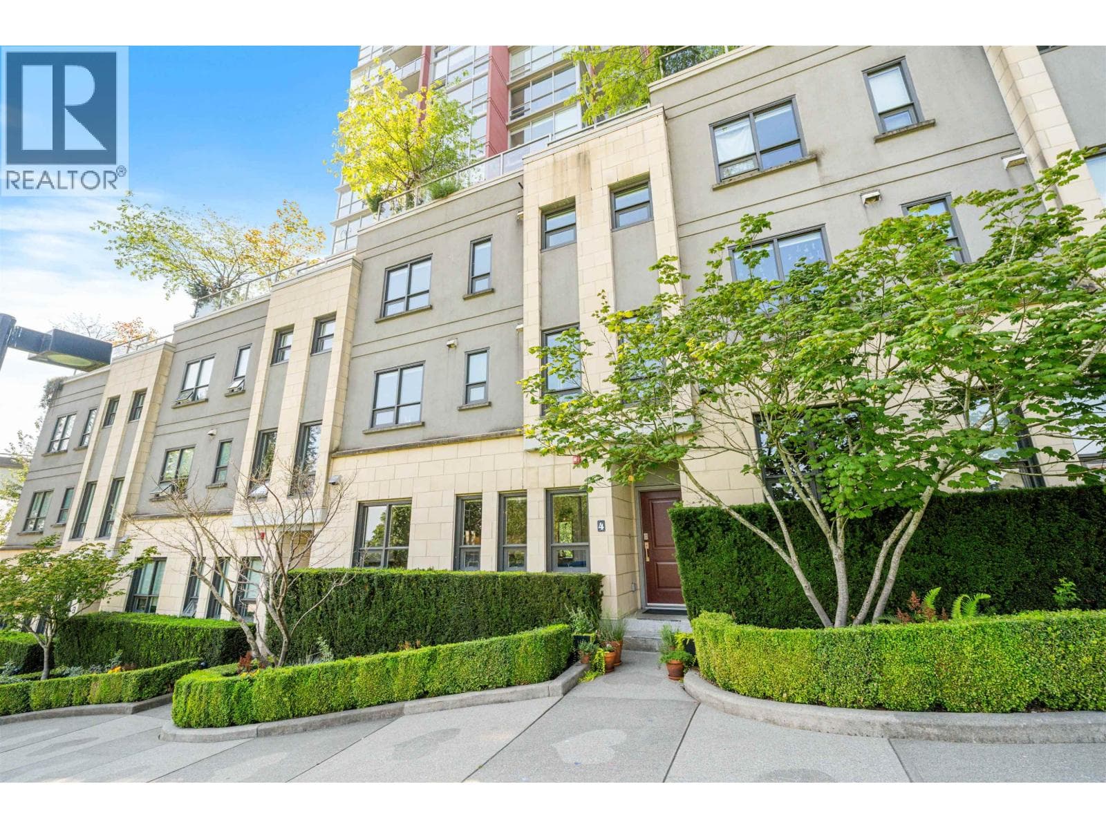 TH4 125 COLUMBIA STREET