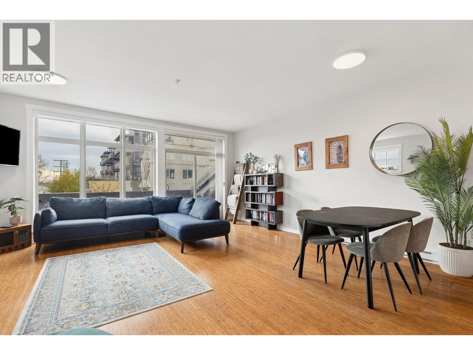 220 6111 LONDON ROAD