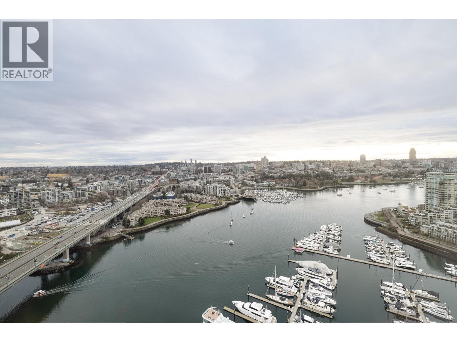 3706 1033 MARINASIDE CRESCENT