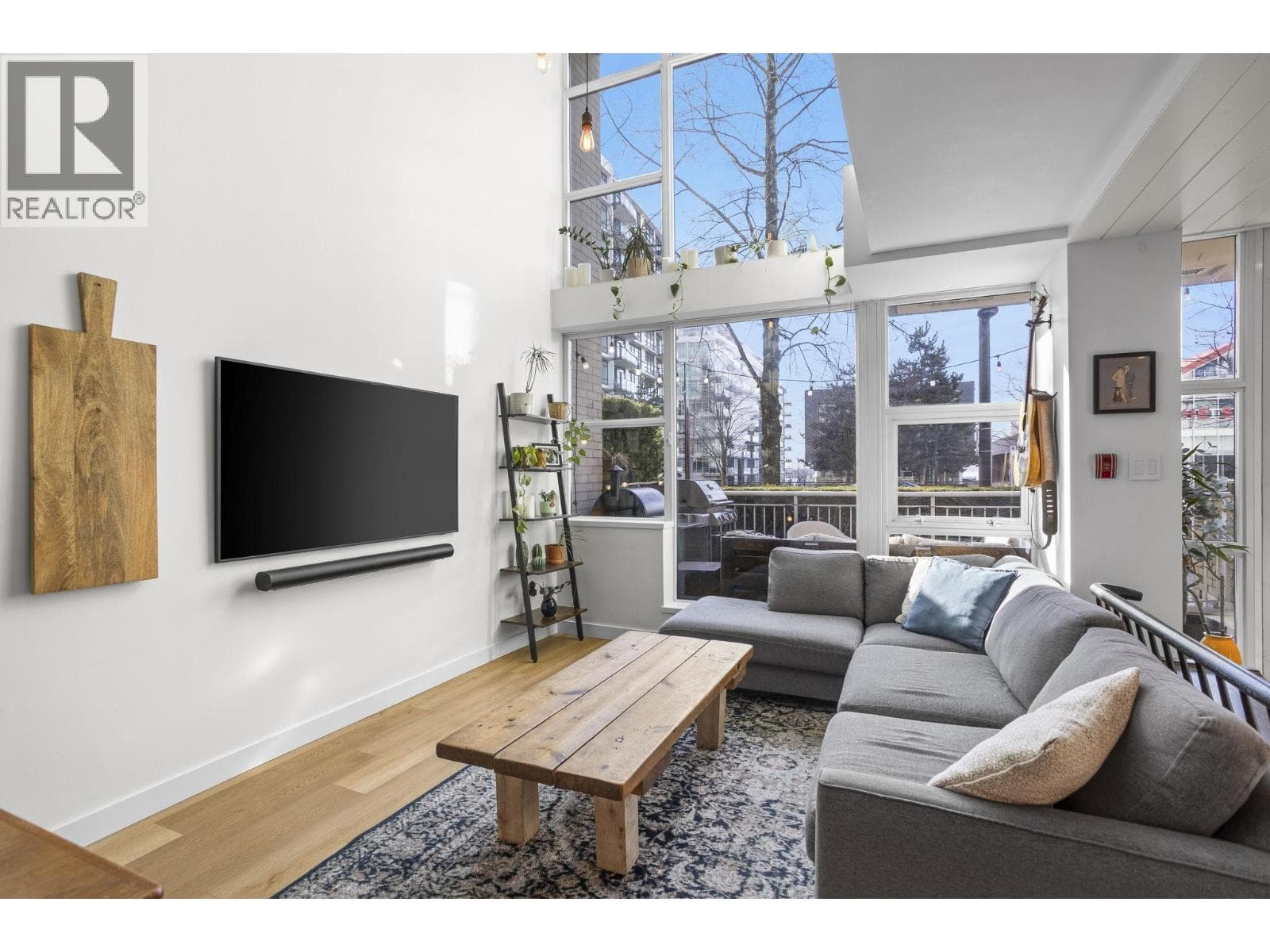 TH2 168 E ESPLANADE AVENUE