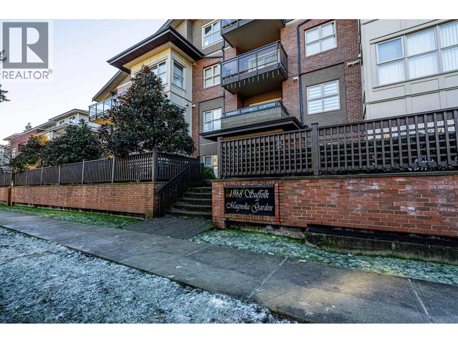 203 1988 SUFFOLK AVENUE