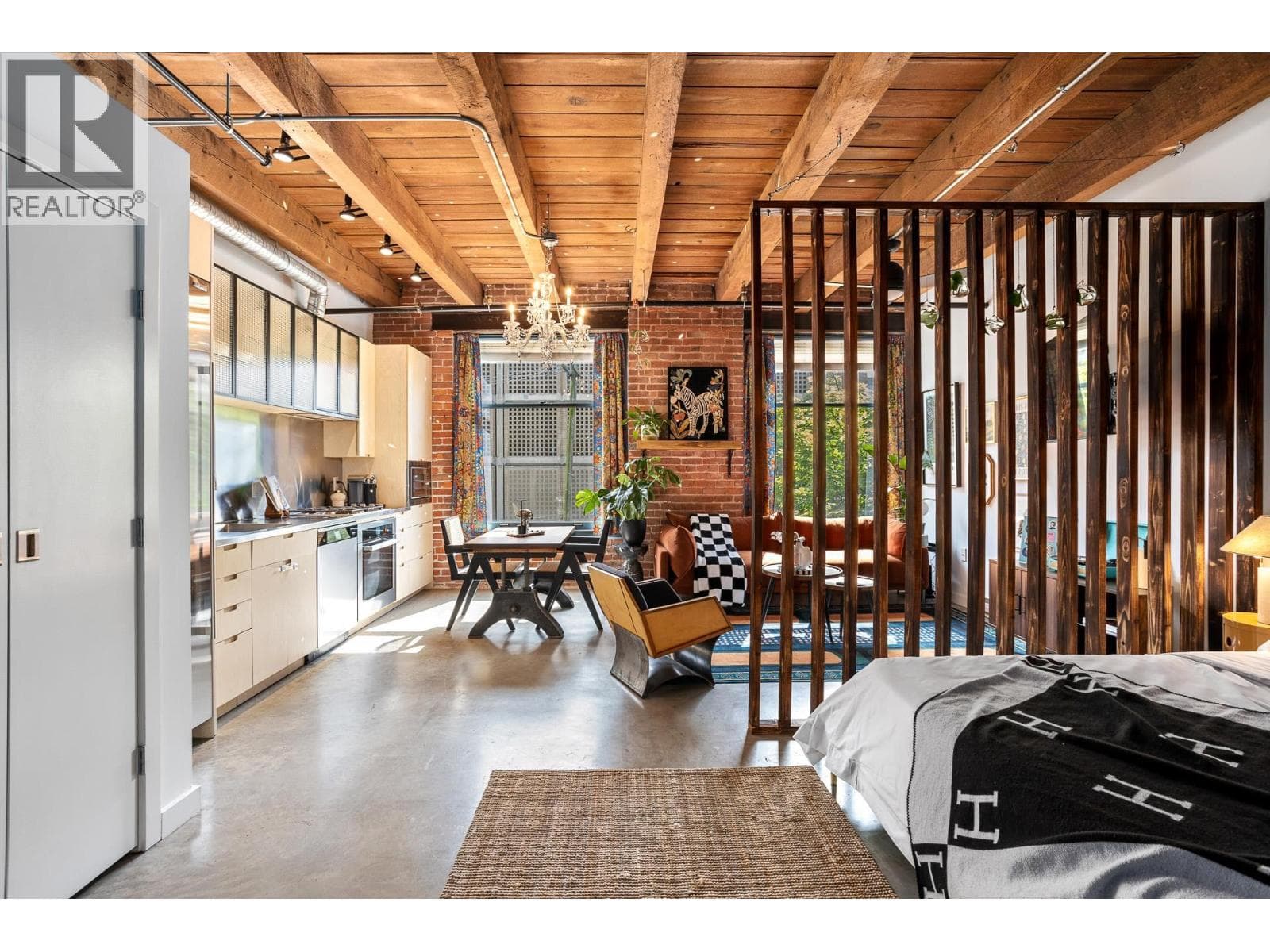 310 55 E CORDOVA STREET