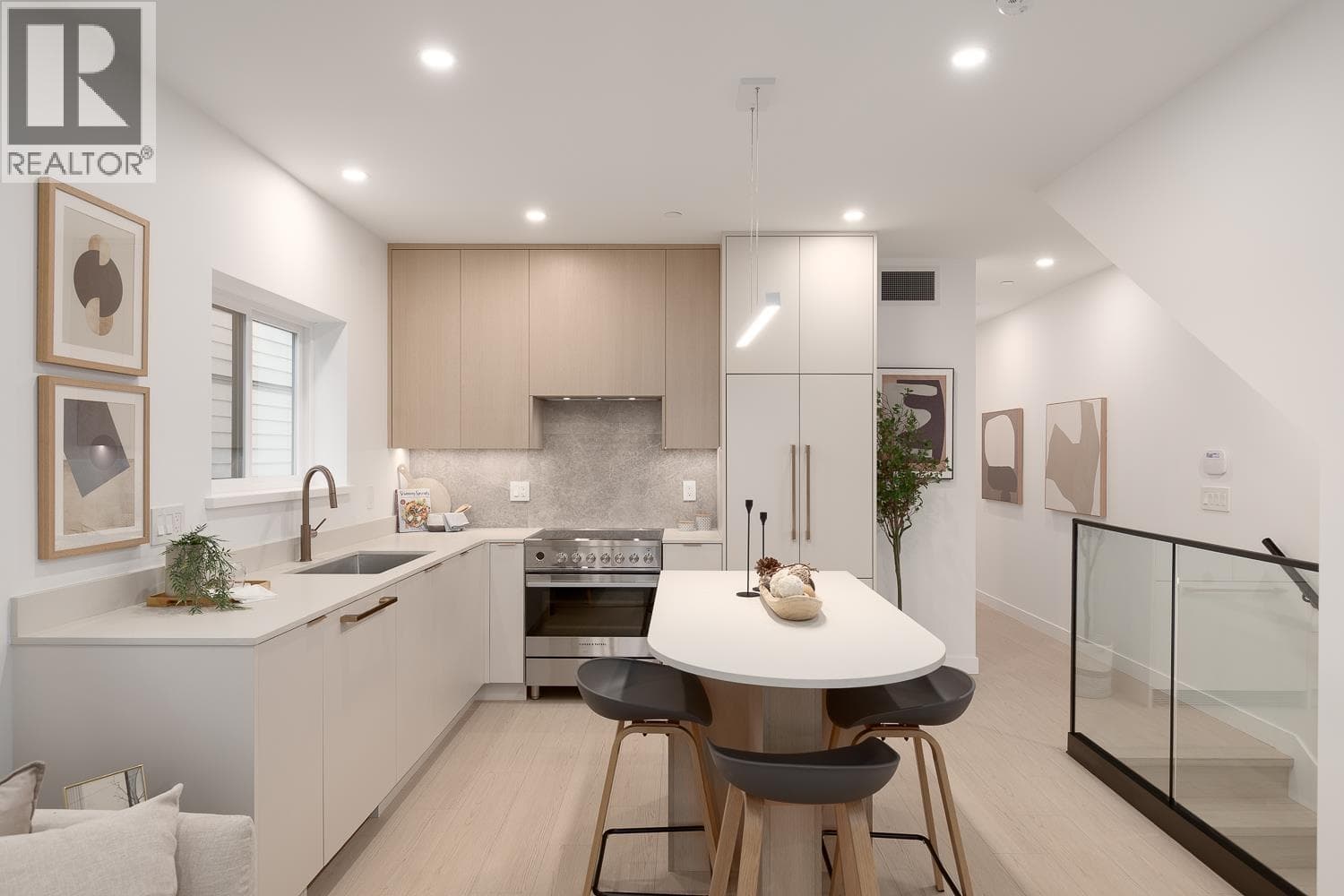 208 2339 E 34TH AVENUE