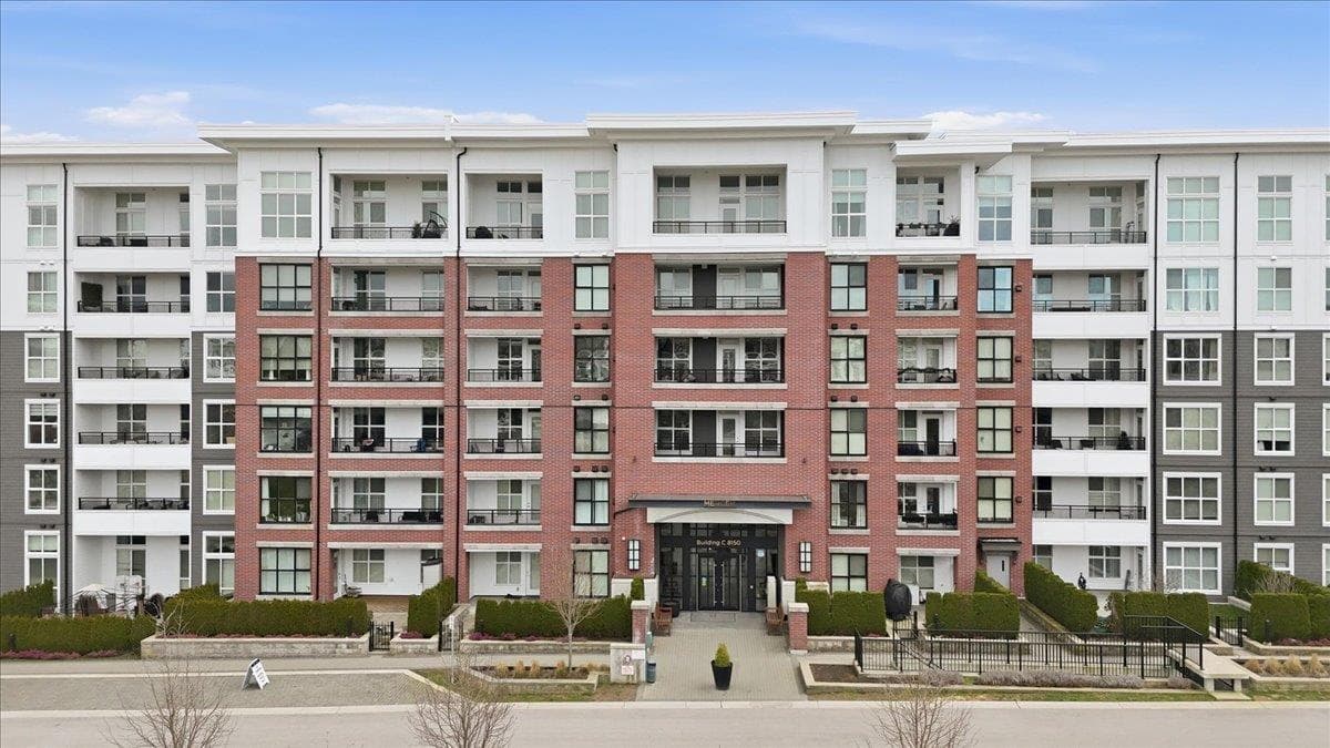 C211 8150 207 STREET