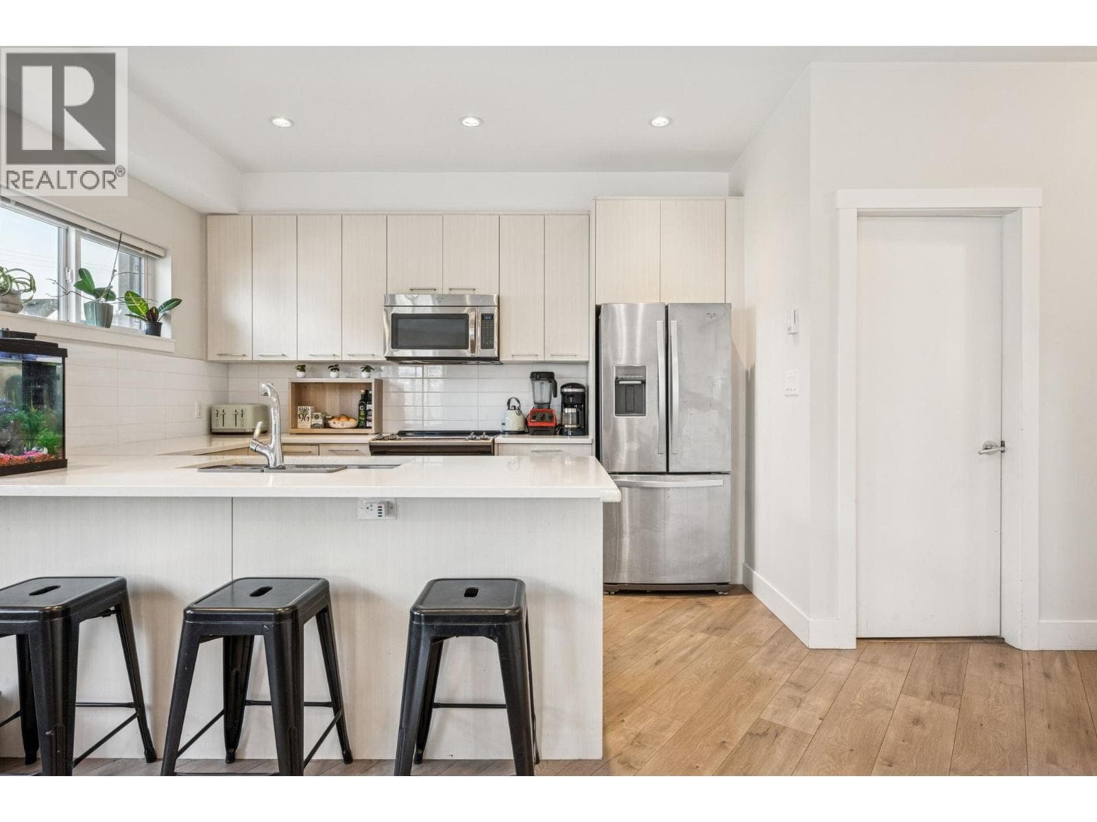 205 7180 BARNET ROAD