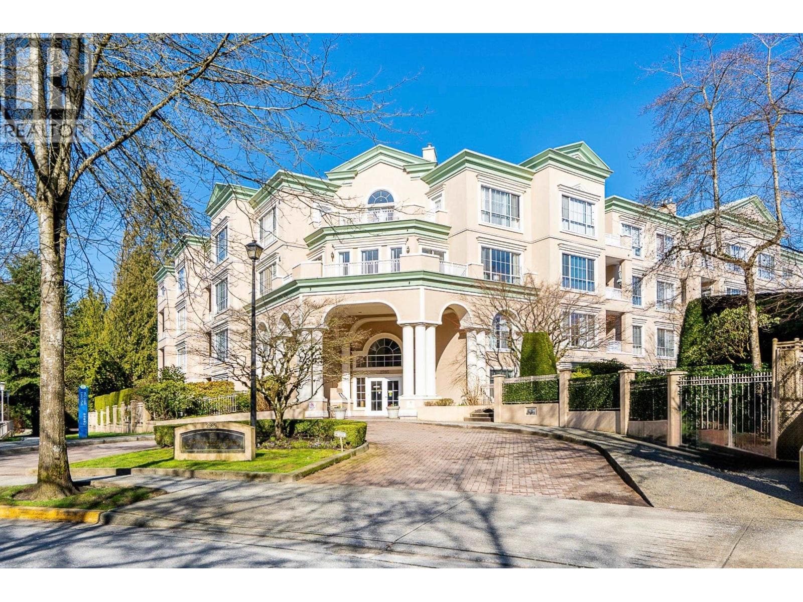 318 2985 PRINCESS CRESCENT