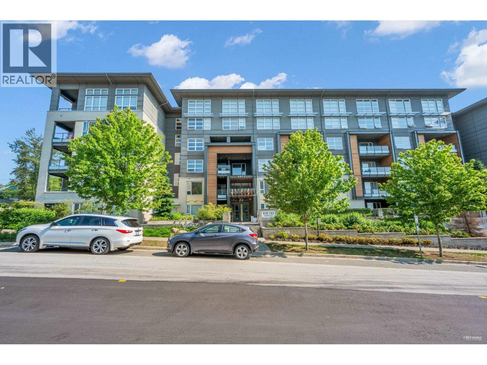 309 9877 UNIVERSITY CRESCENT