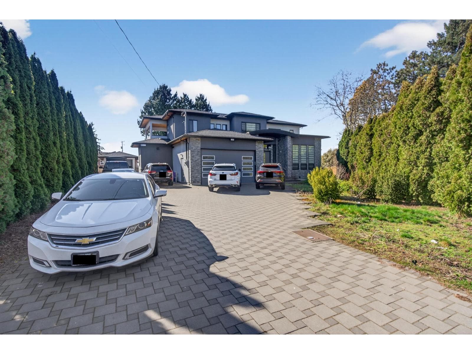 11890 GILMOUR CRESCENT