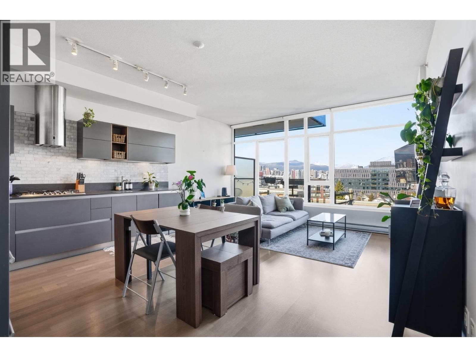 309 133 E 8TH AVENUE