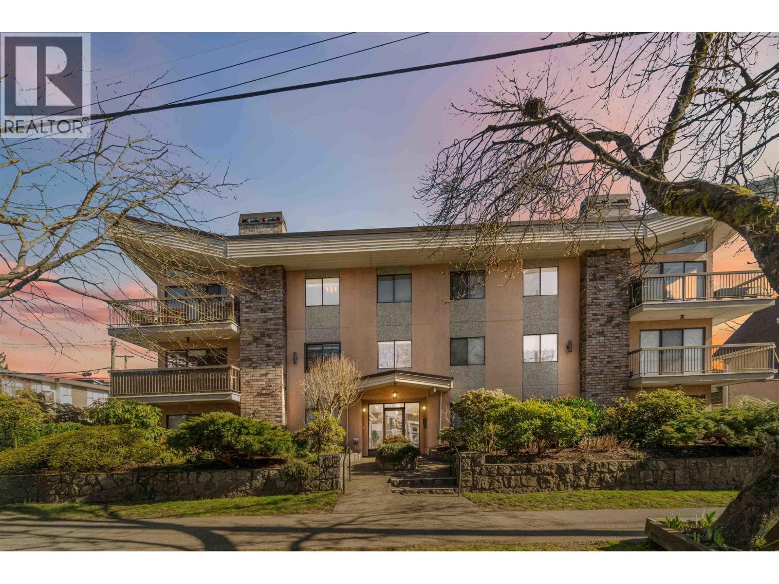 104 2910 ONTARIO STREET