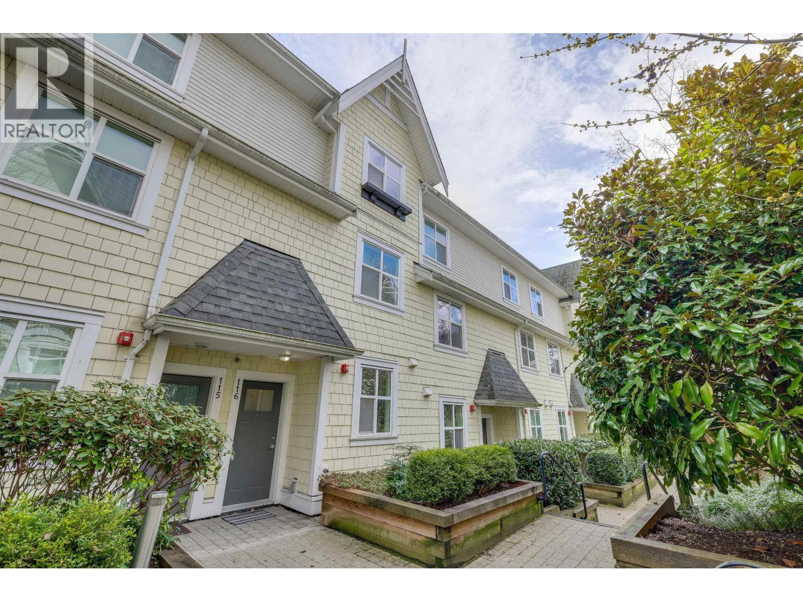 116 7250 18TH AVENUE