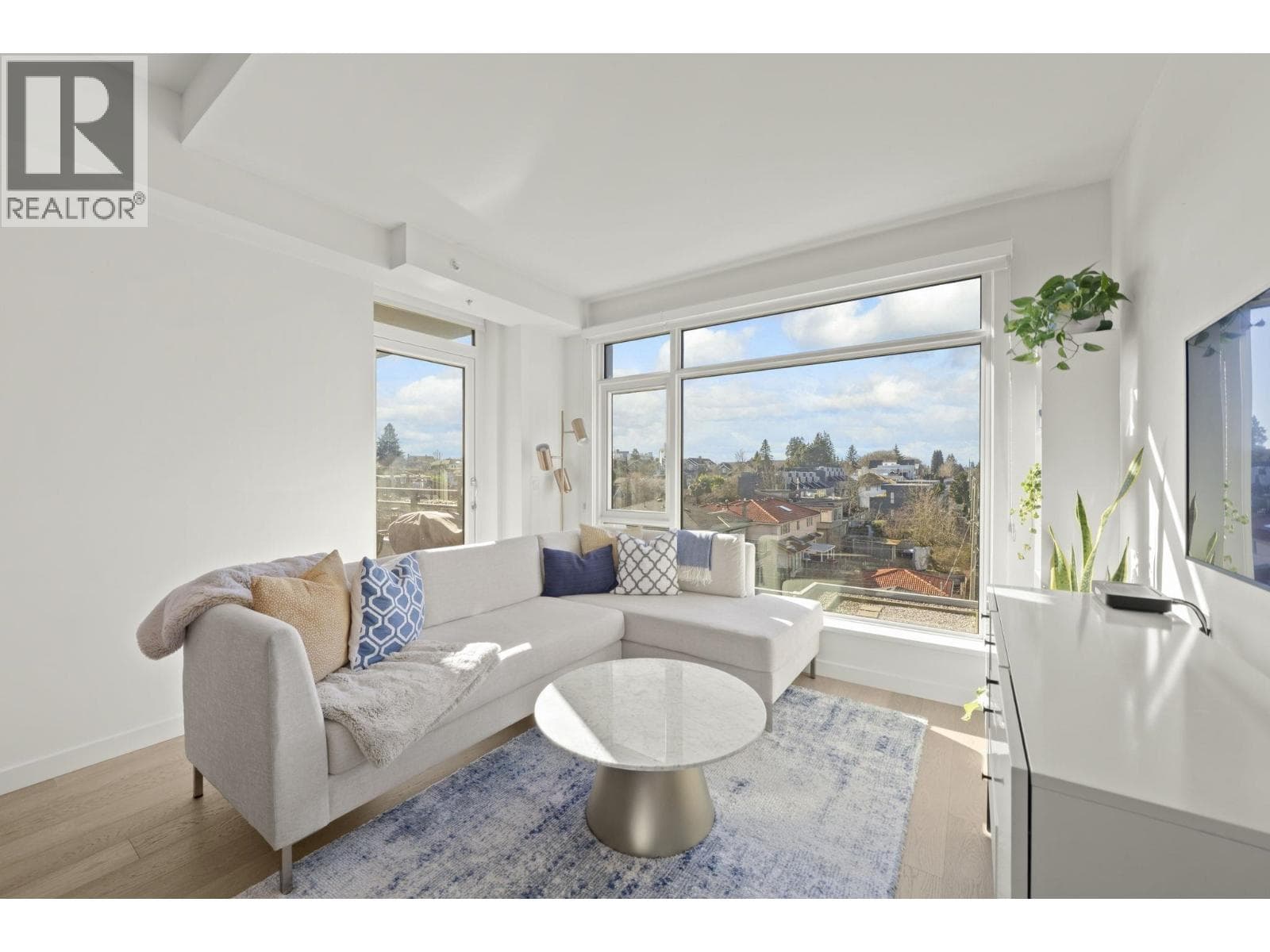 401 4171 CAMBIE STREET