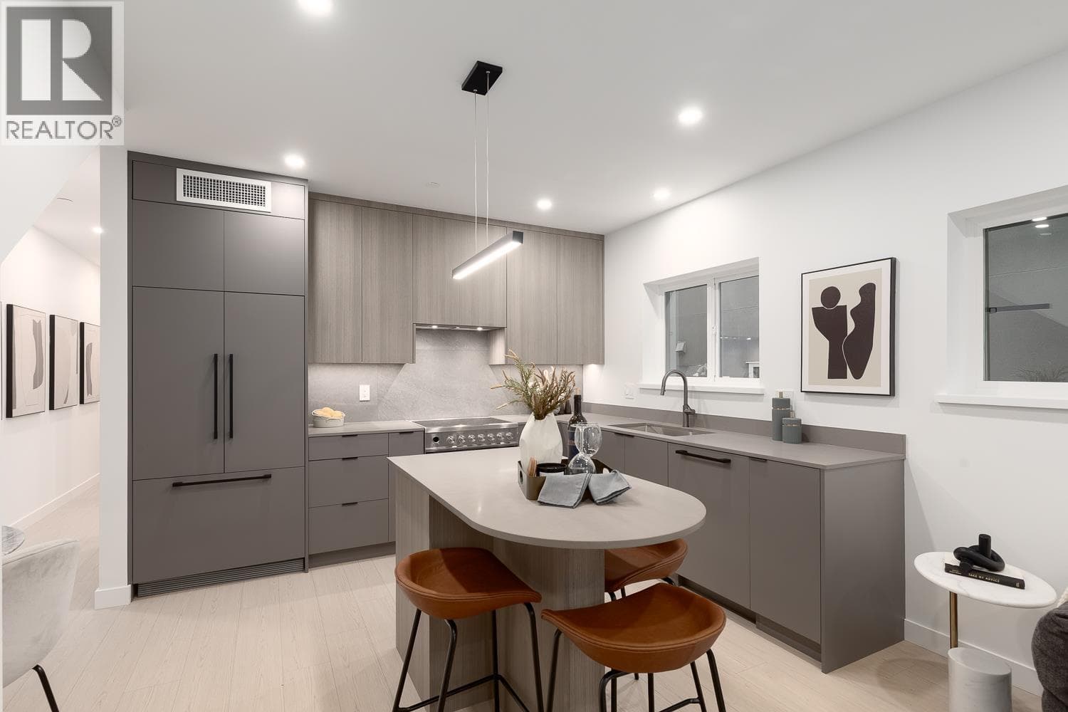 204 2329 E 34TH AVENUE