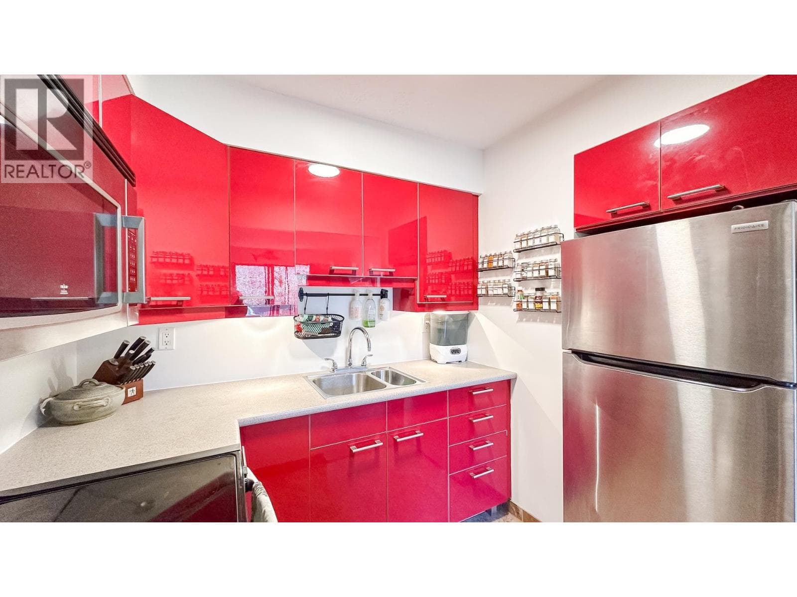 202 2080 MAPLE STREET