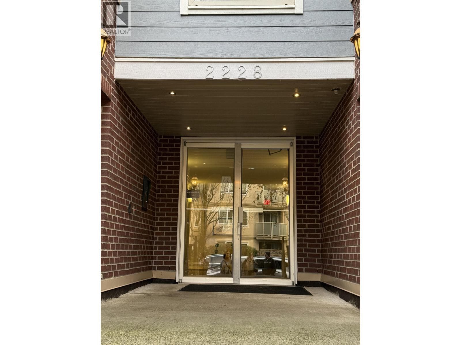 101 2228 WELCHER AVENUE