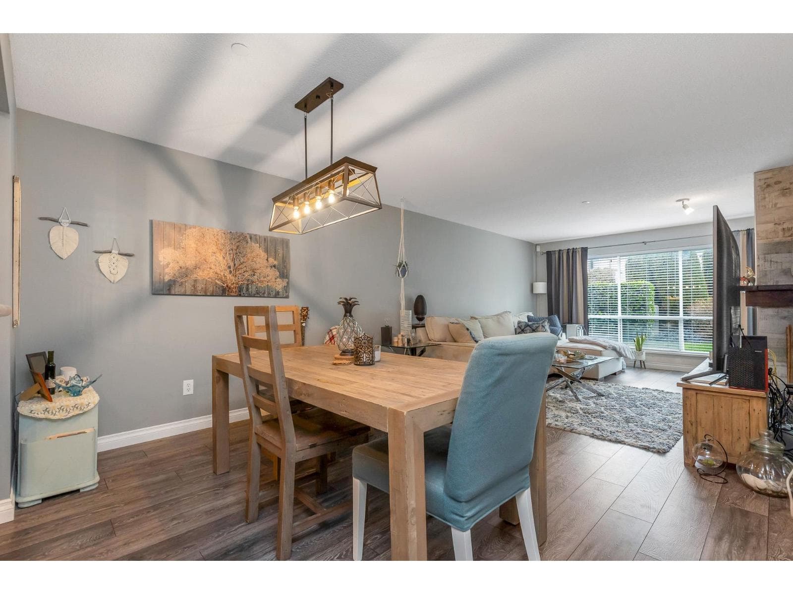 102 33280 E BOURQUIN CRESCENT