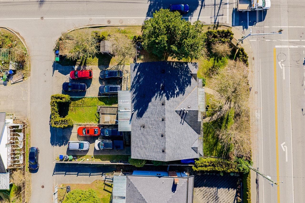 8412- 8414 156 STREET