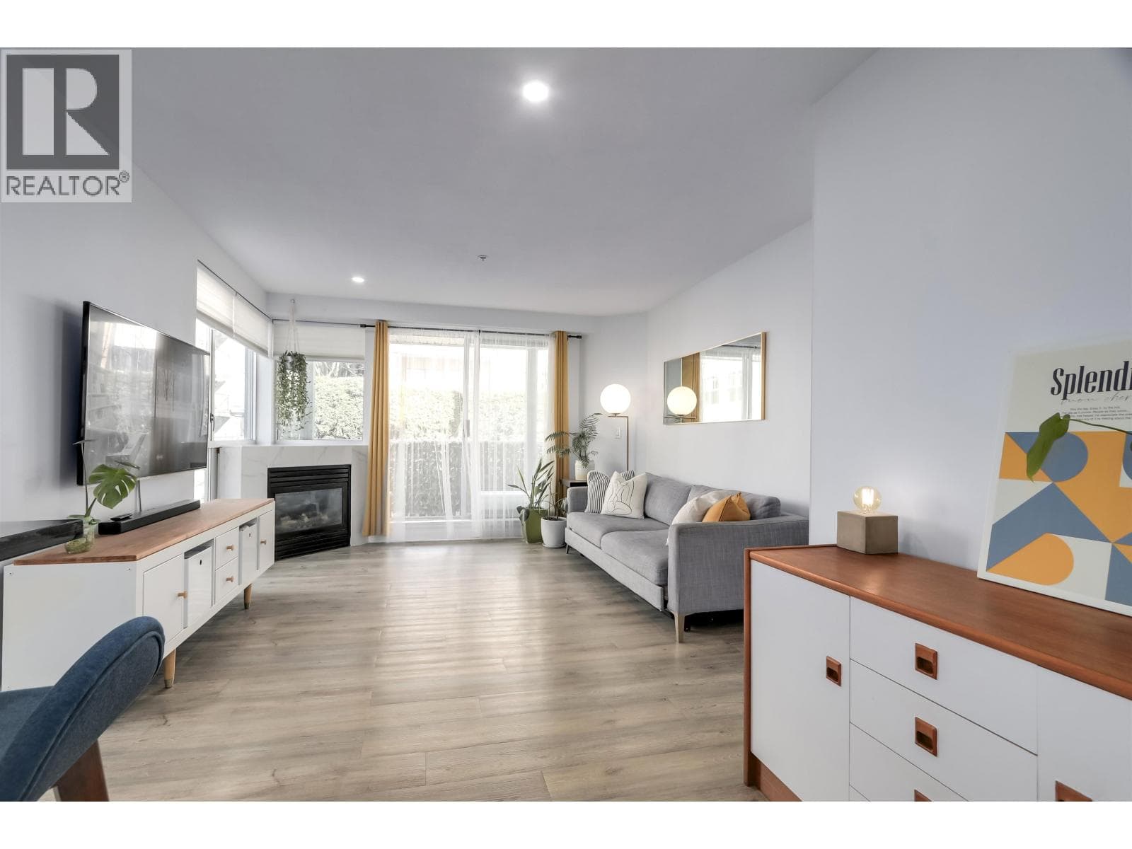 302 122 E 3RD STREET