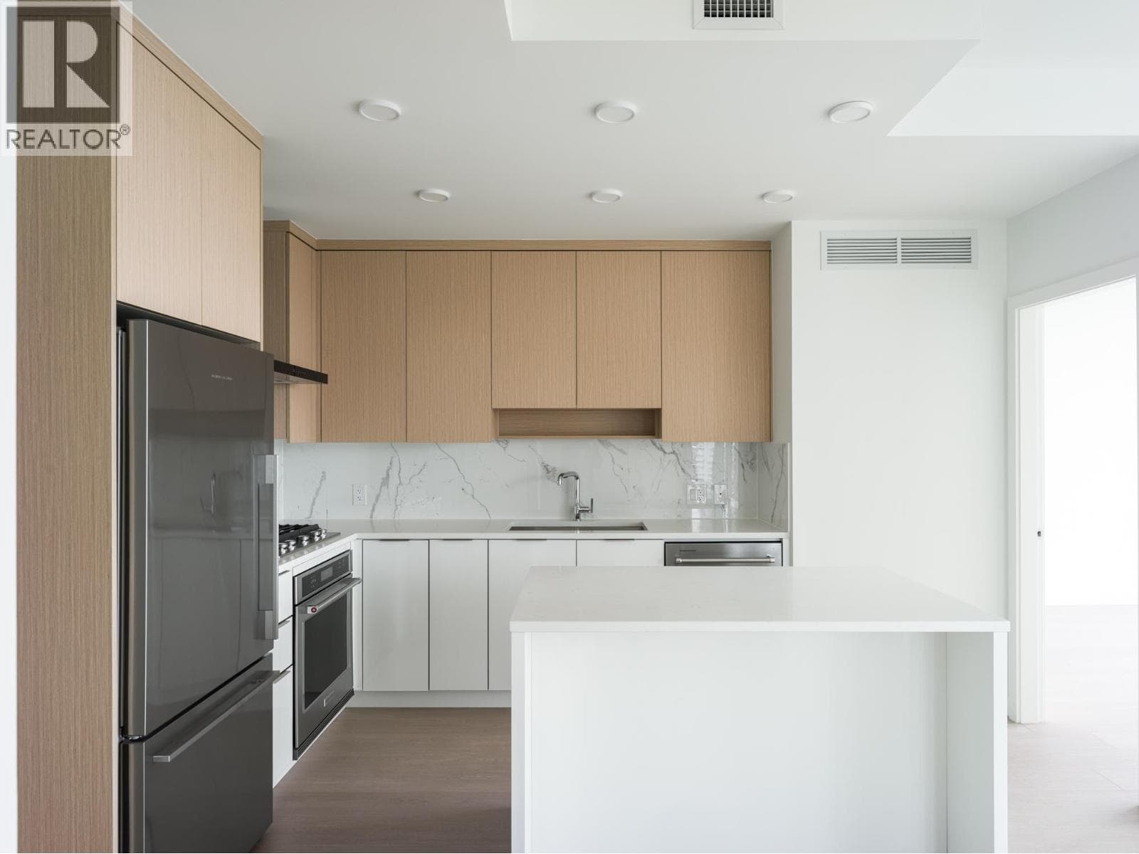 2301 699 WHITING WAY