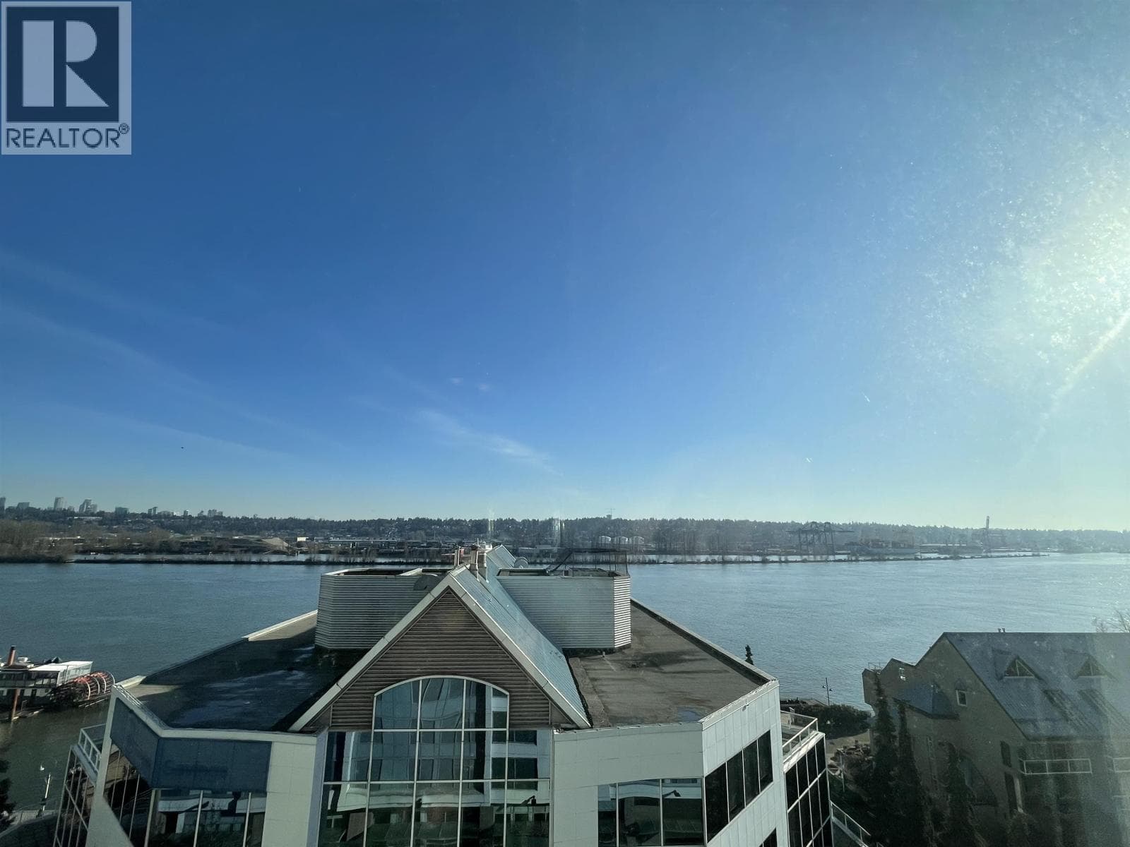 811 988 QUAYSIDE DRIVE