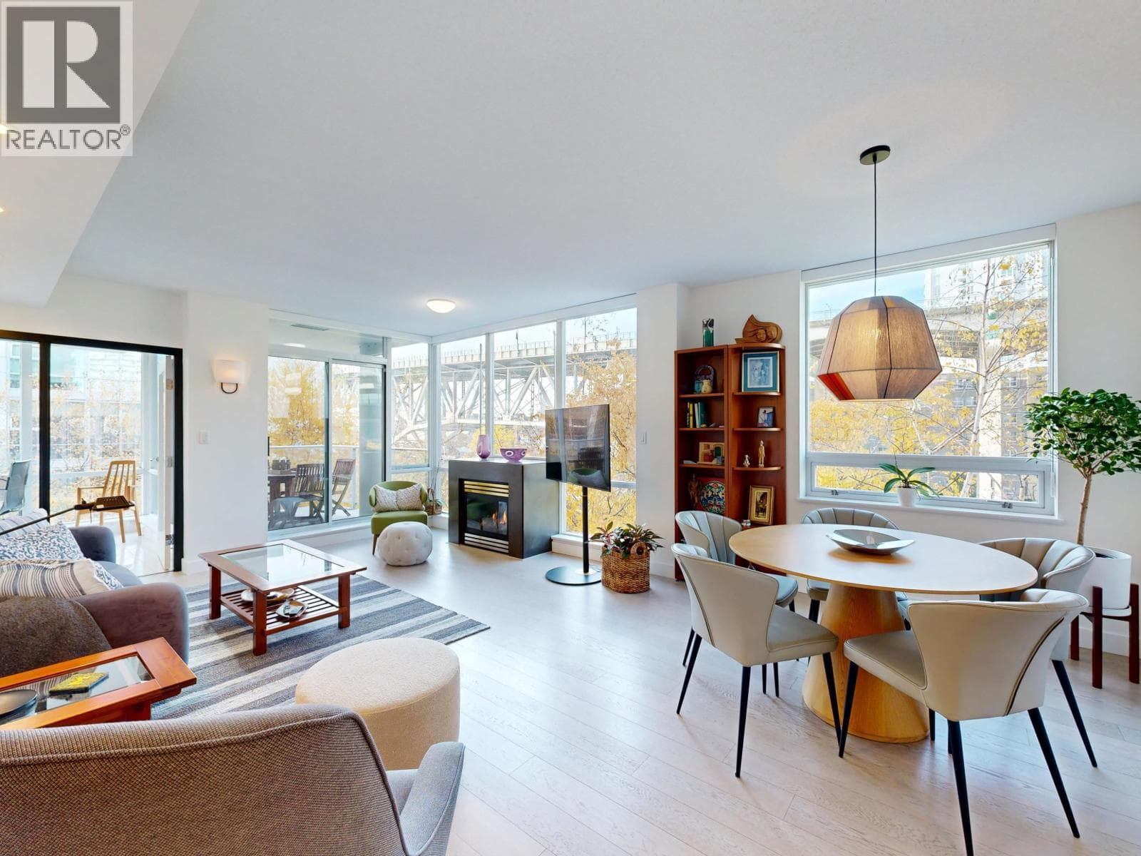 503 638 BEACH CRESCENT