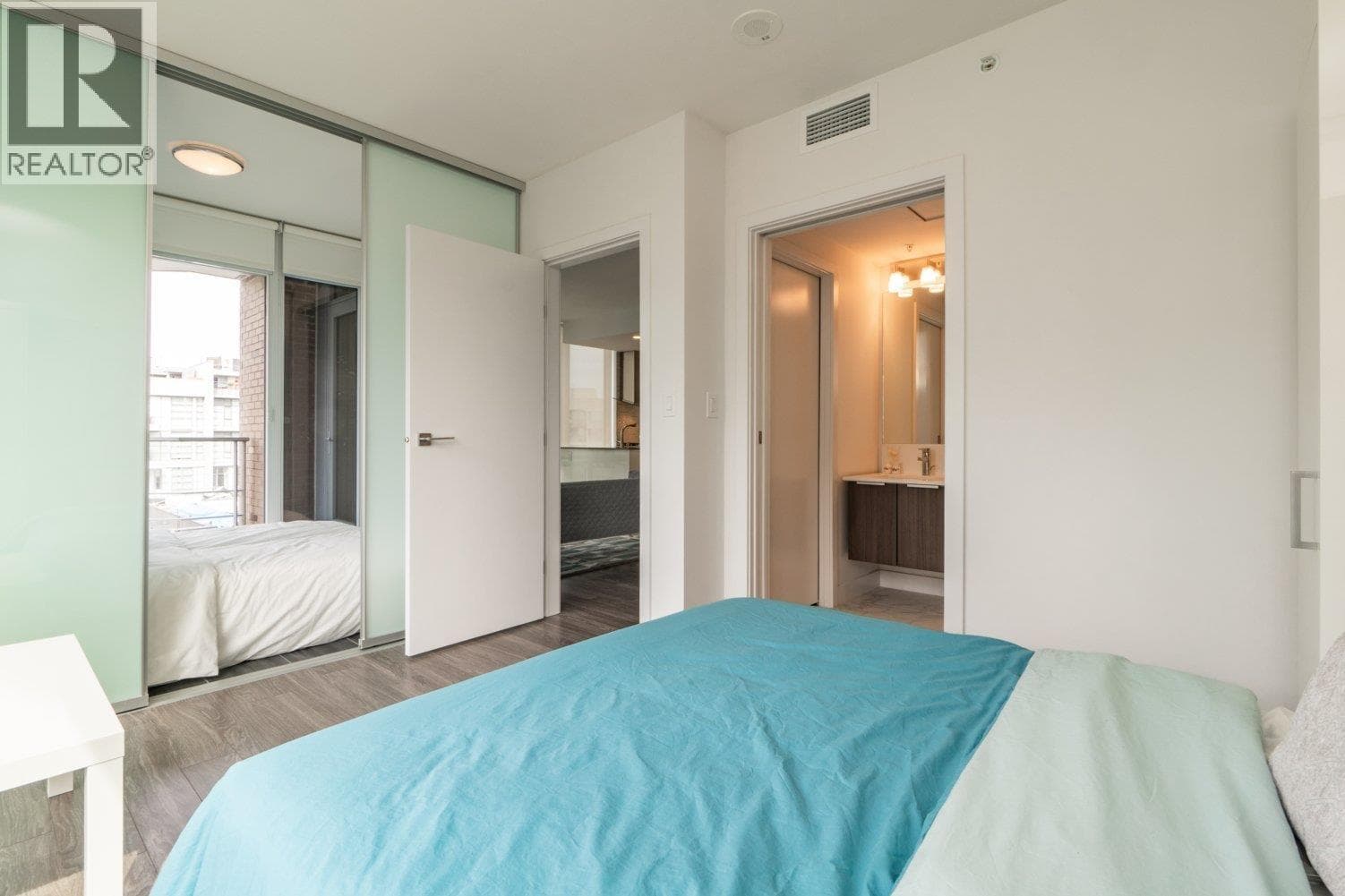 1802 1283 HOWE STREET