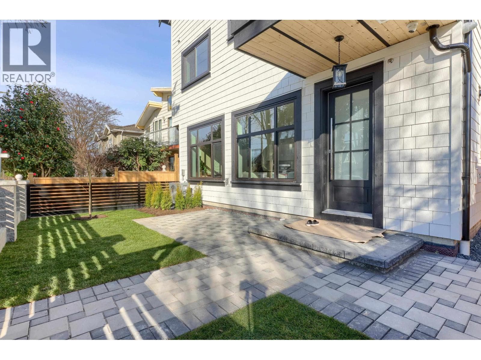 1 4742 ST. CATHERINES STREET