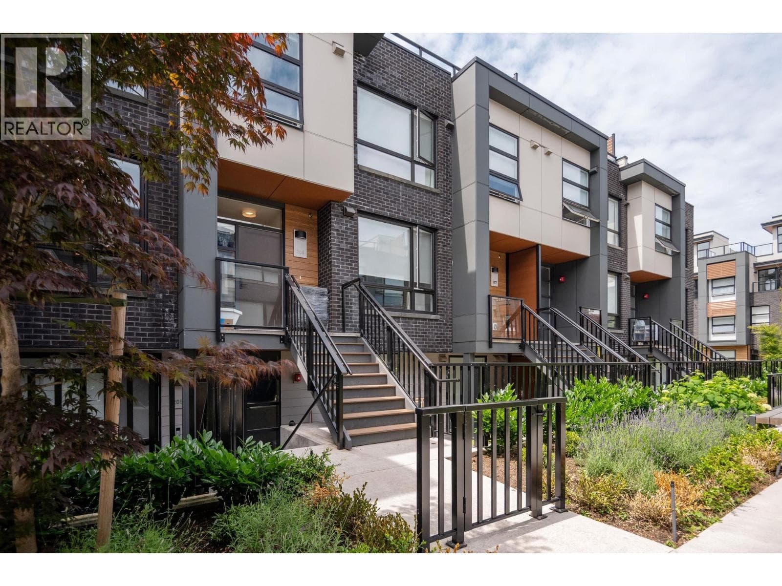 206 6085 IRMIN STREET