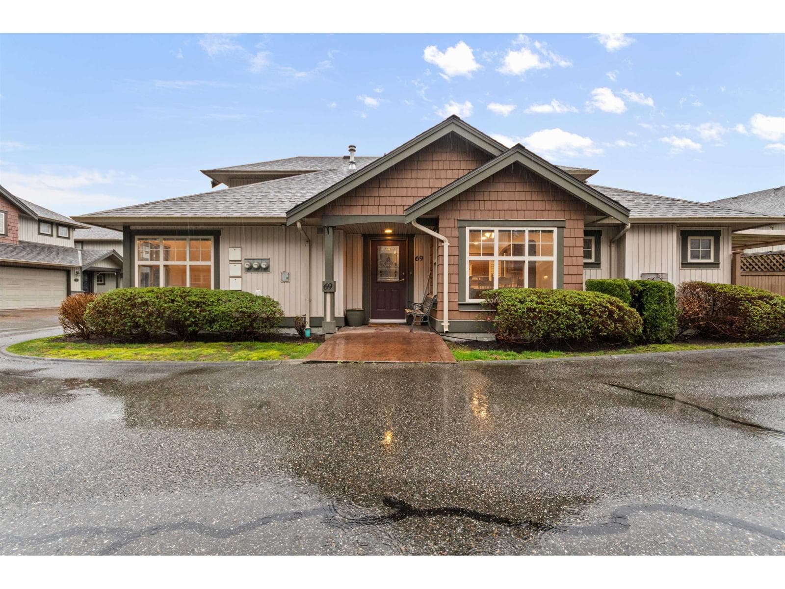 69 6887 SHEFFIELD WAY, Sardis East Vedder