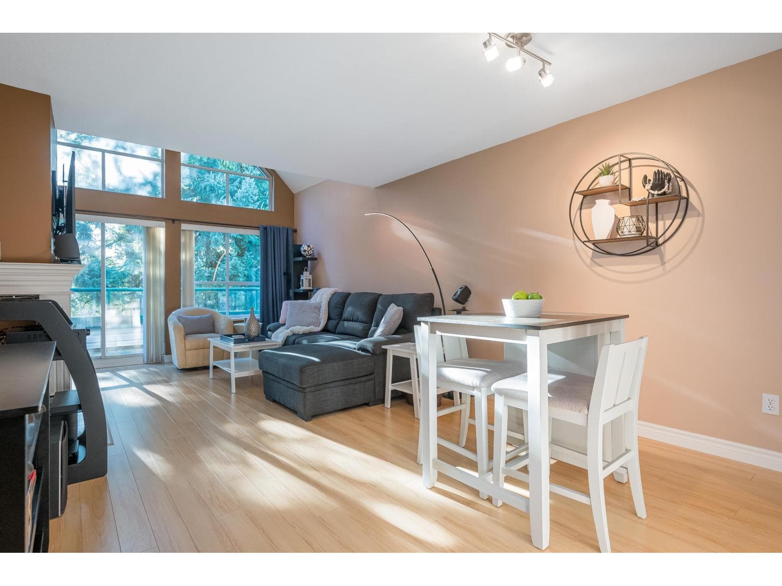 407 33280 E BOURQUIN CRESCENT