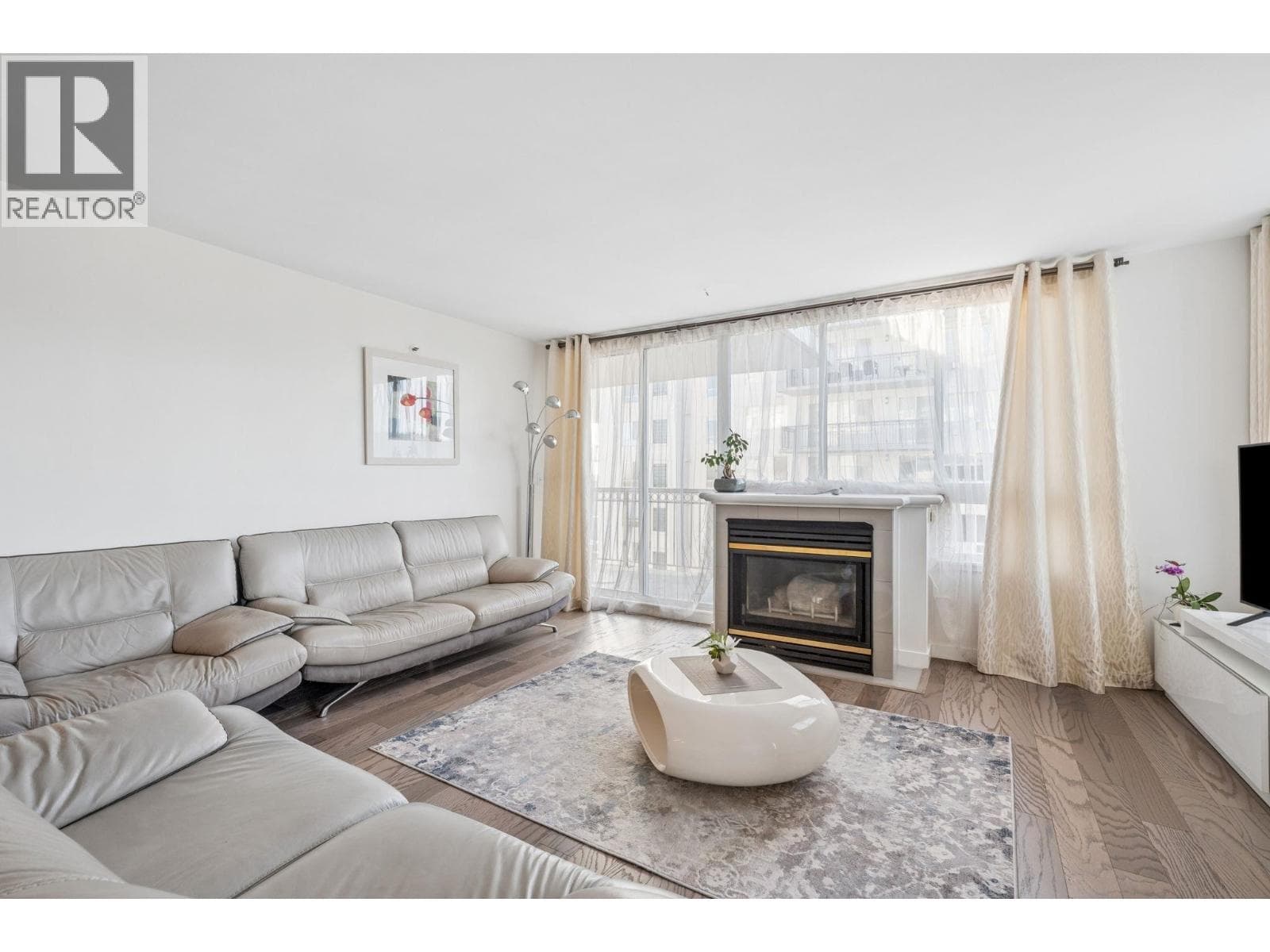 1902 555 AUSTIN AVENUE