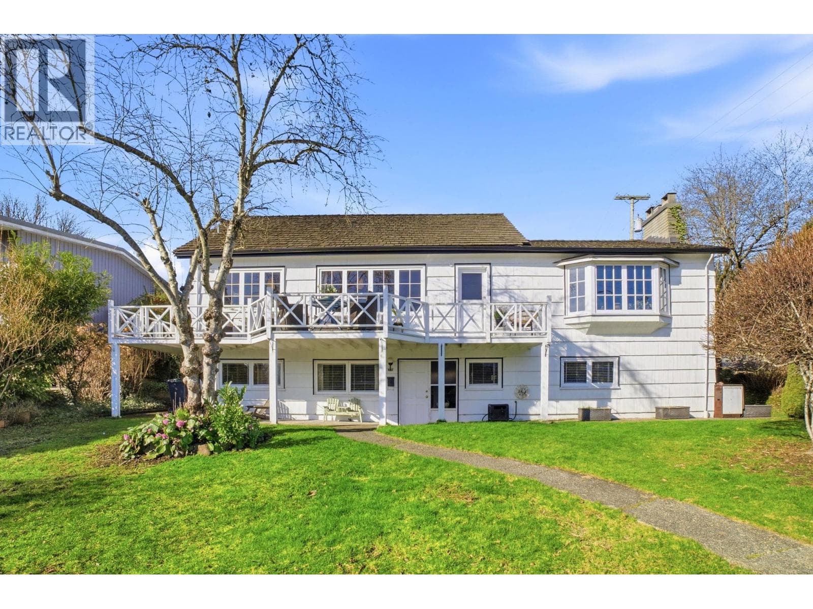 487 ROSLYN BOULEVARD