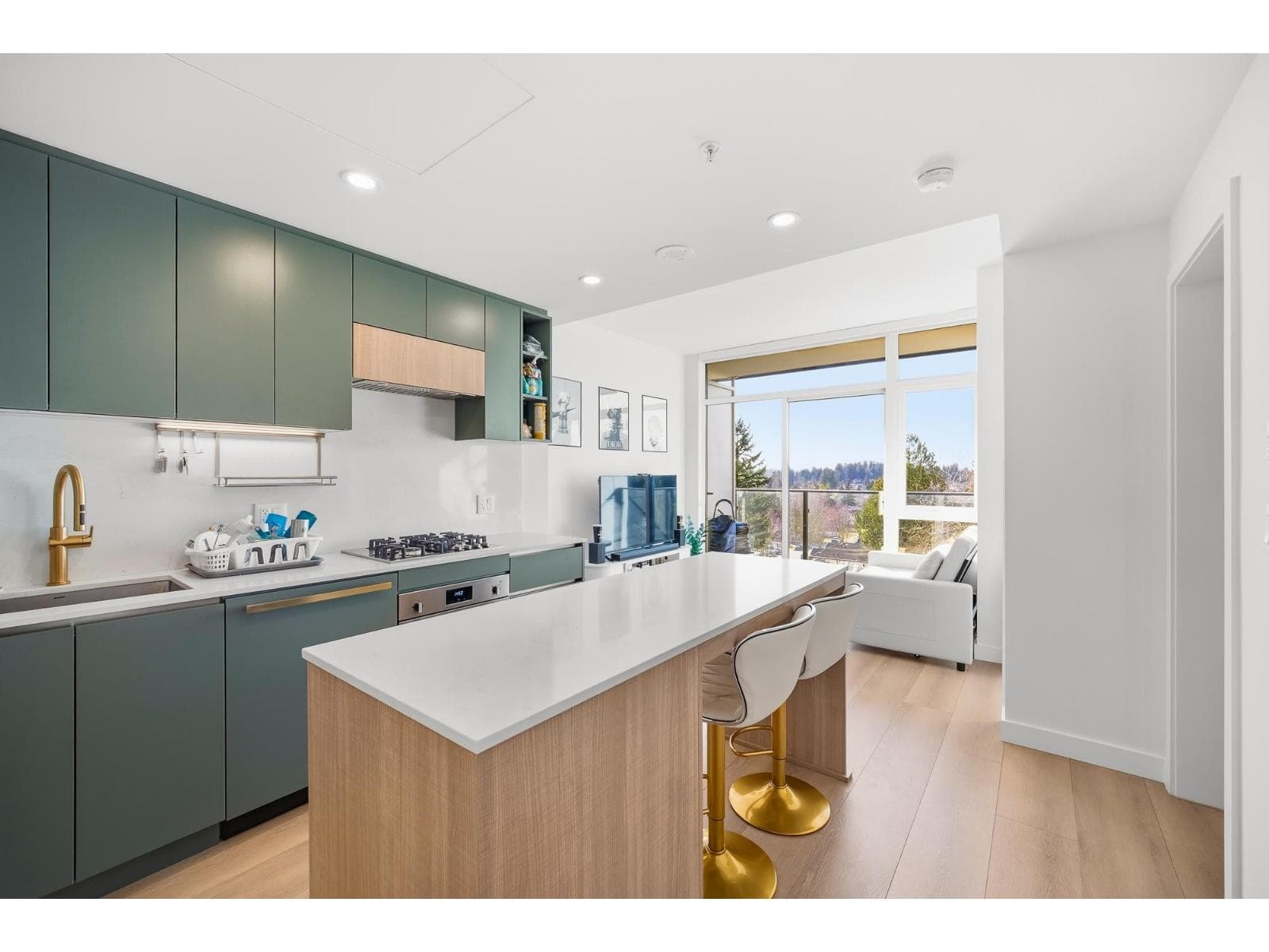 607 13573 98A AVENUE