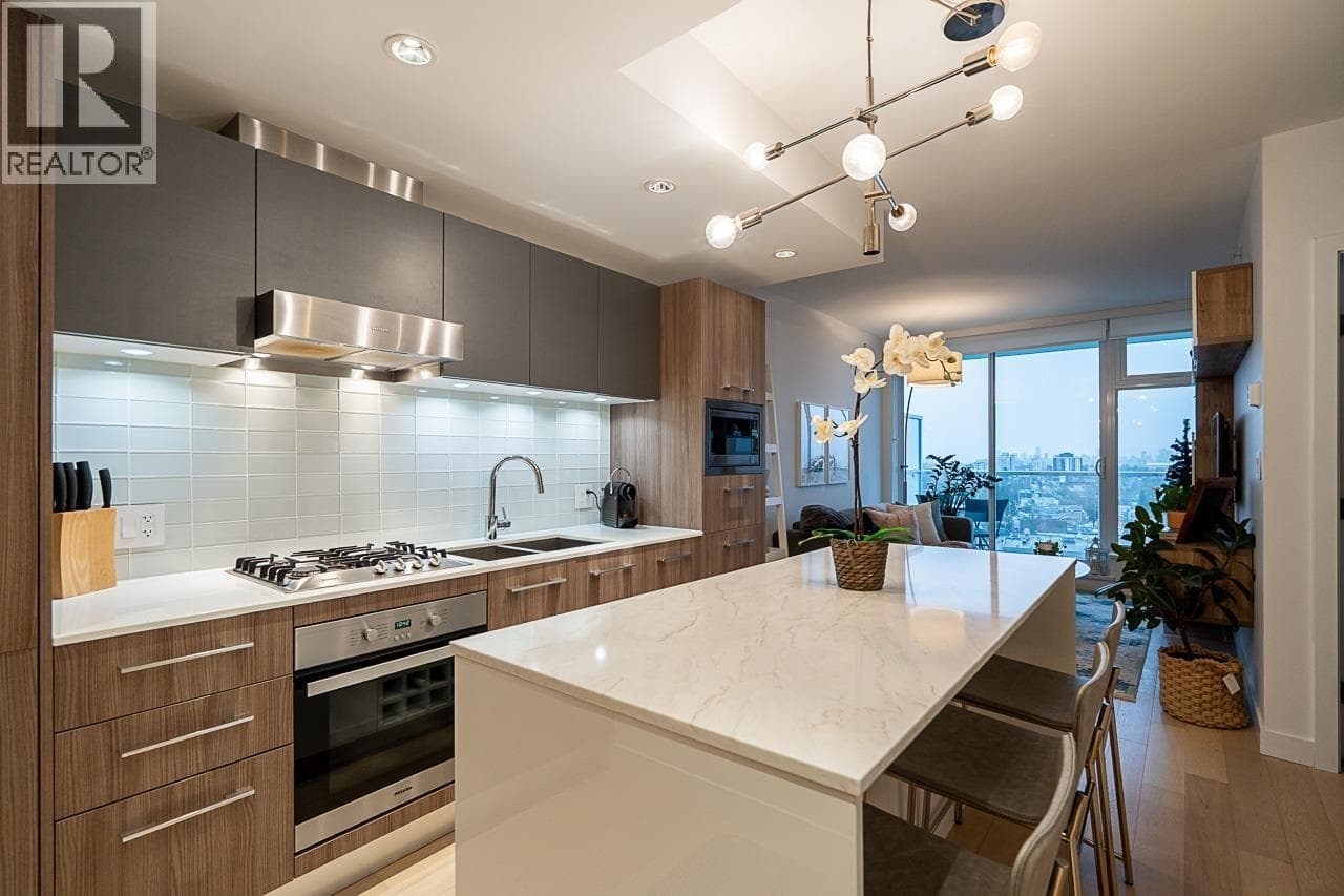 1106 4638 GLADSTONE STREET