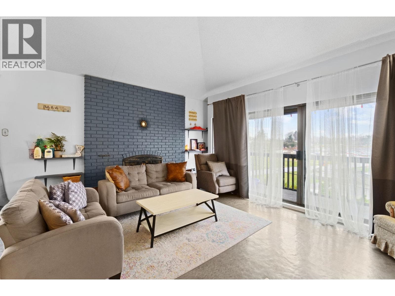 304 720 EIGHTH AVENUE