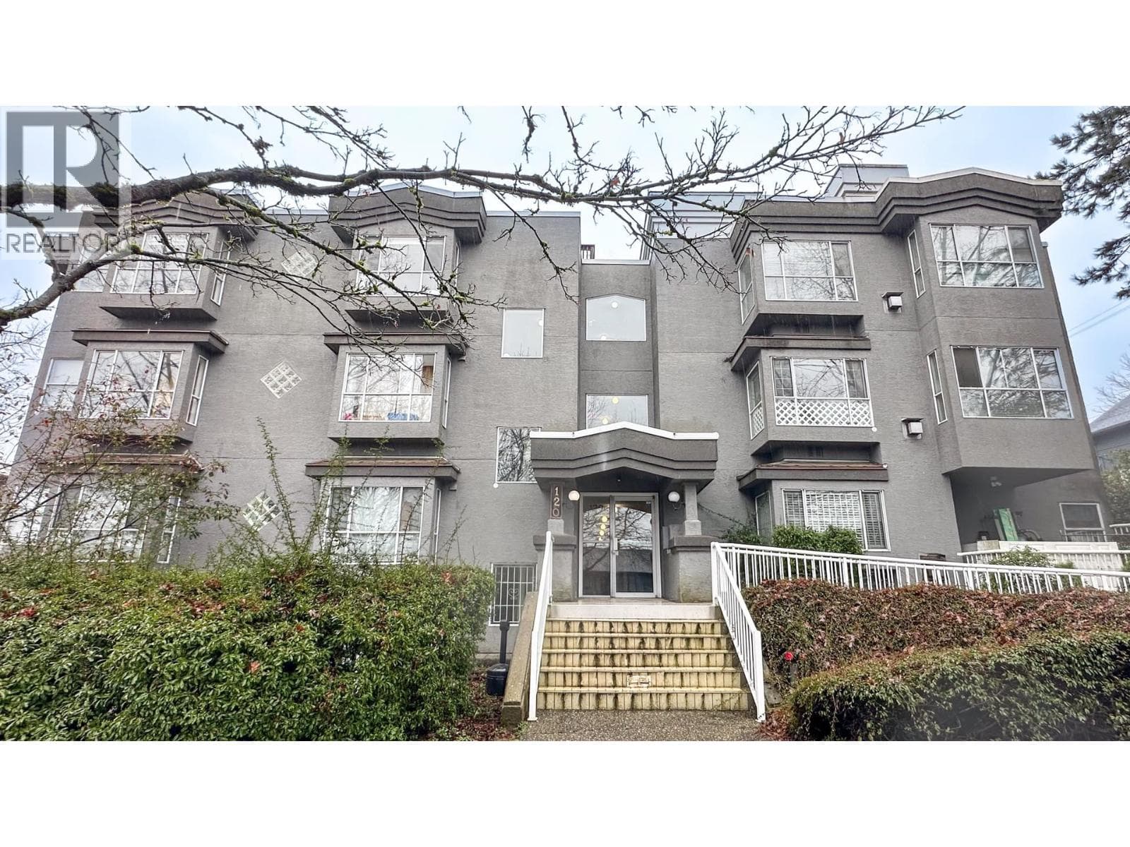 302 120 GARDEN DRIVE