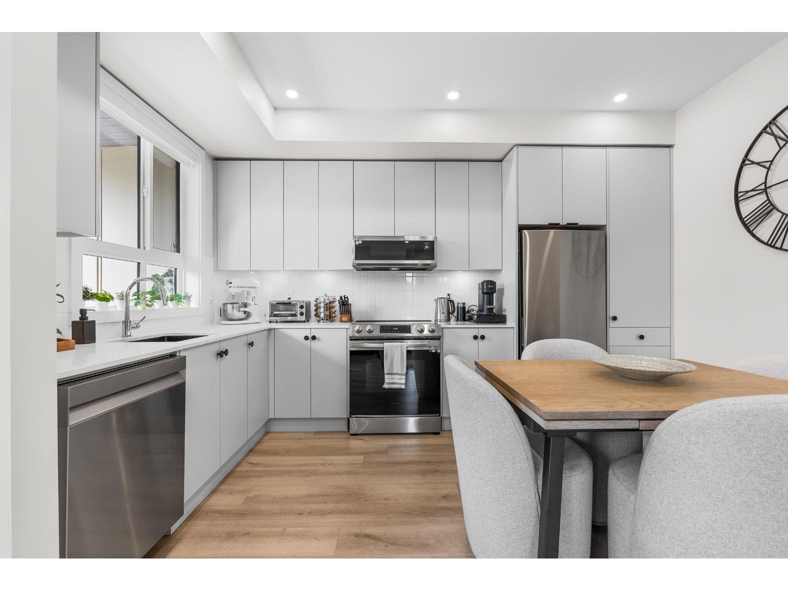 312 45505 CAMPUS DRIVE, Garrison Crossing