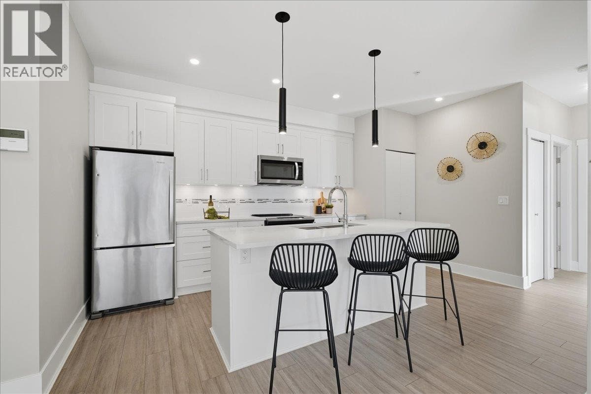 305 22335 MCINTOSH AVENUE