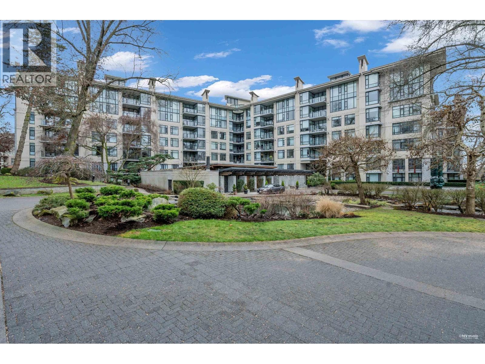 609 4685 VALLEY DRIVE