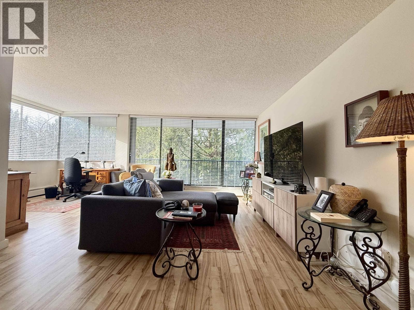 302 9320 PARKSVILLE DRIVE