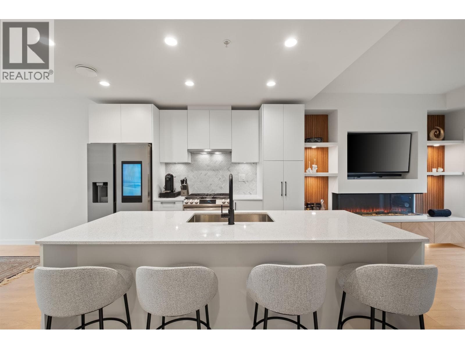 137 535 E 2ND STREET