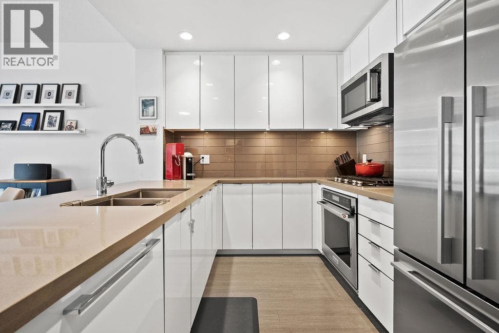 328 255 W 1ST STREET