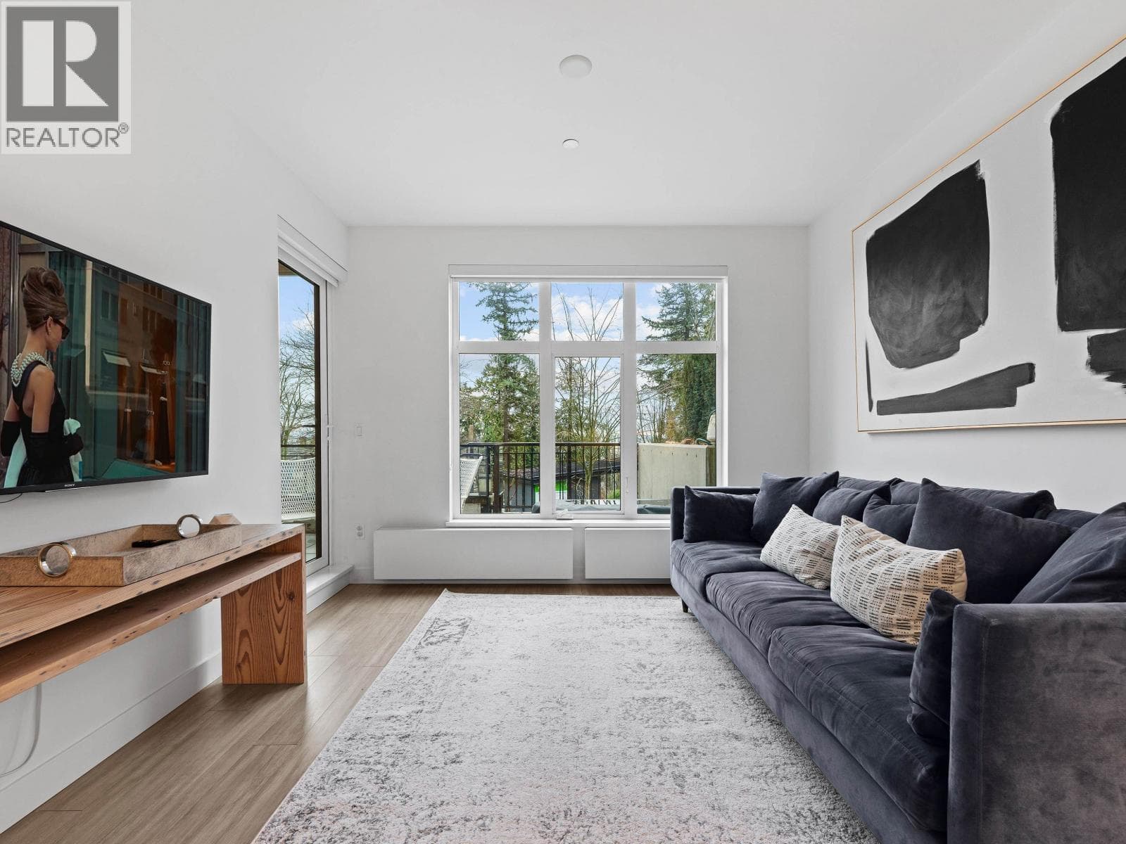 107 733 E 3RD STREET