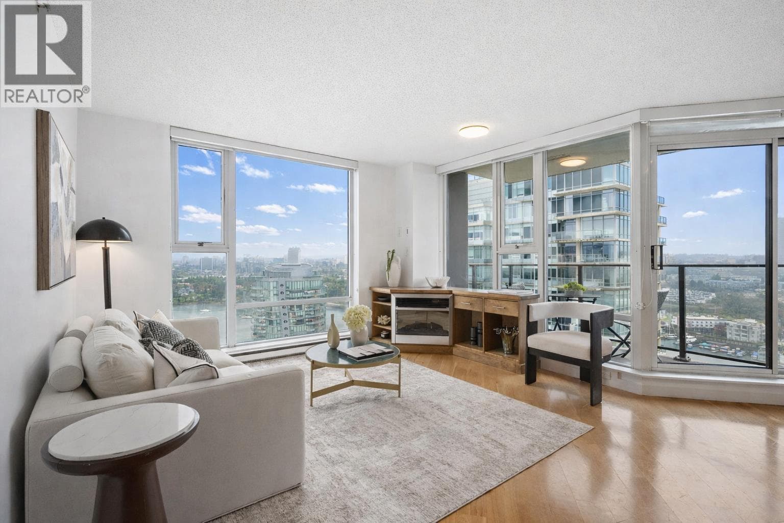 2502 455 BEACH CRESCENT