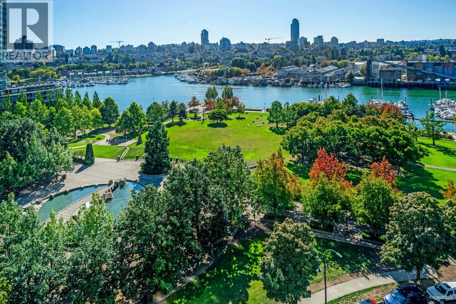 1506 583 BEACH CRESCENT